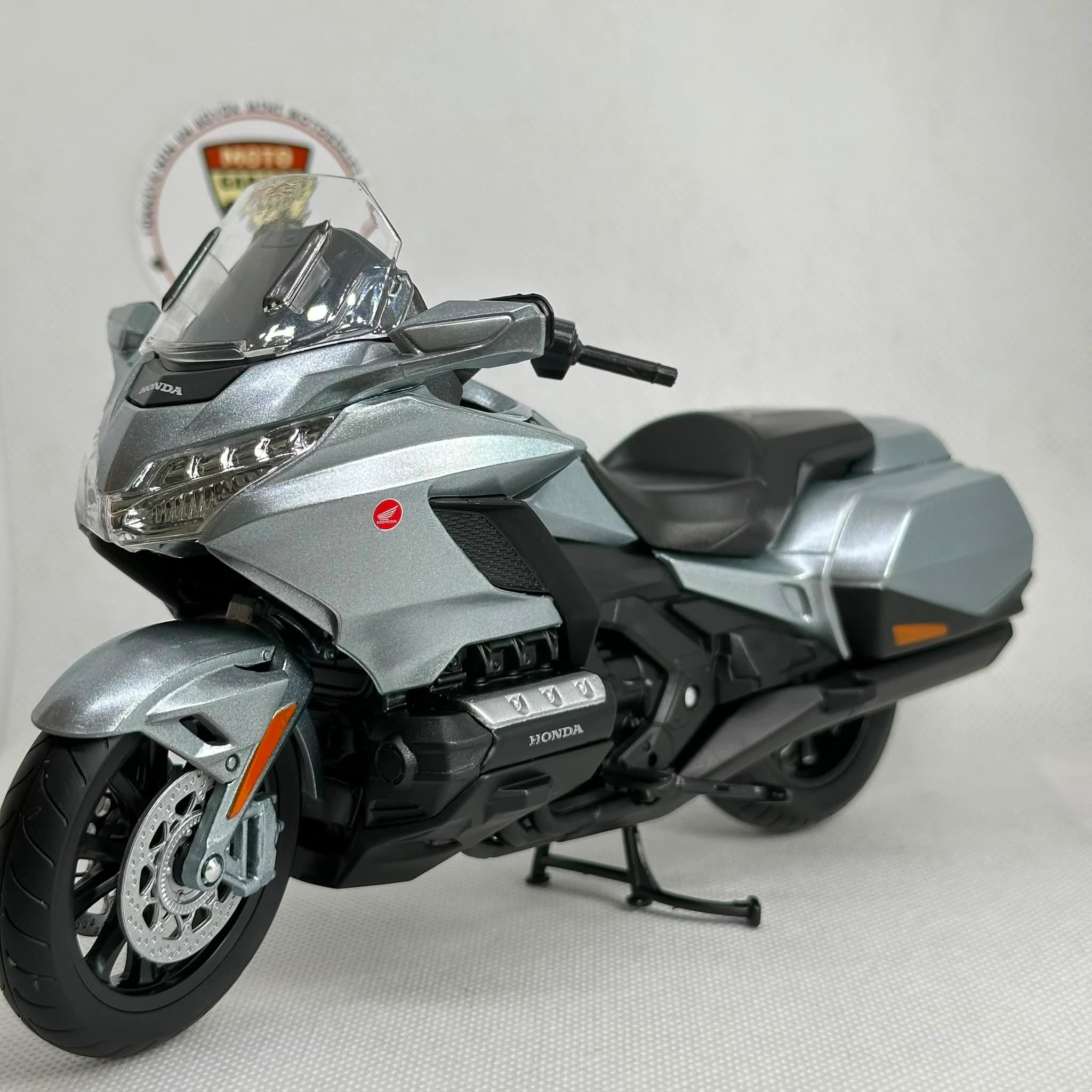 Honda goldwing dct 1/12 kutusuz — fotoğraf 2