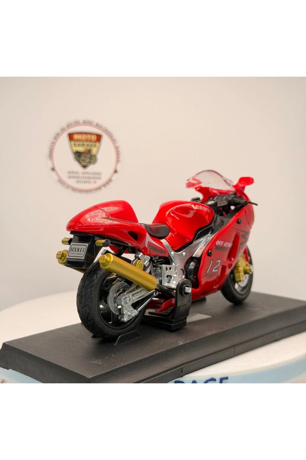 Alloy Model Kırmızı Yarış Motosikleti 1:18 Ölçek (12cm) Standlı Metal Diecast Oyuncak — fotoğraf 3